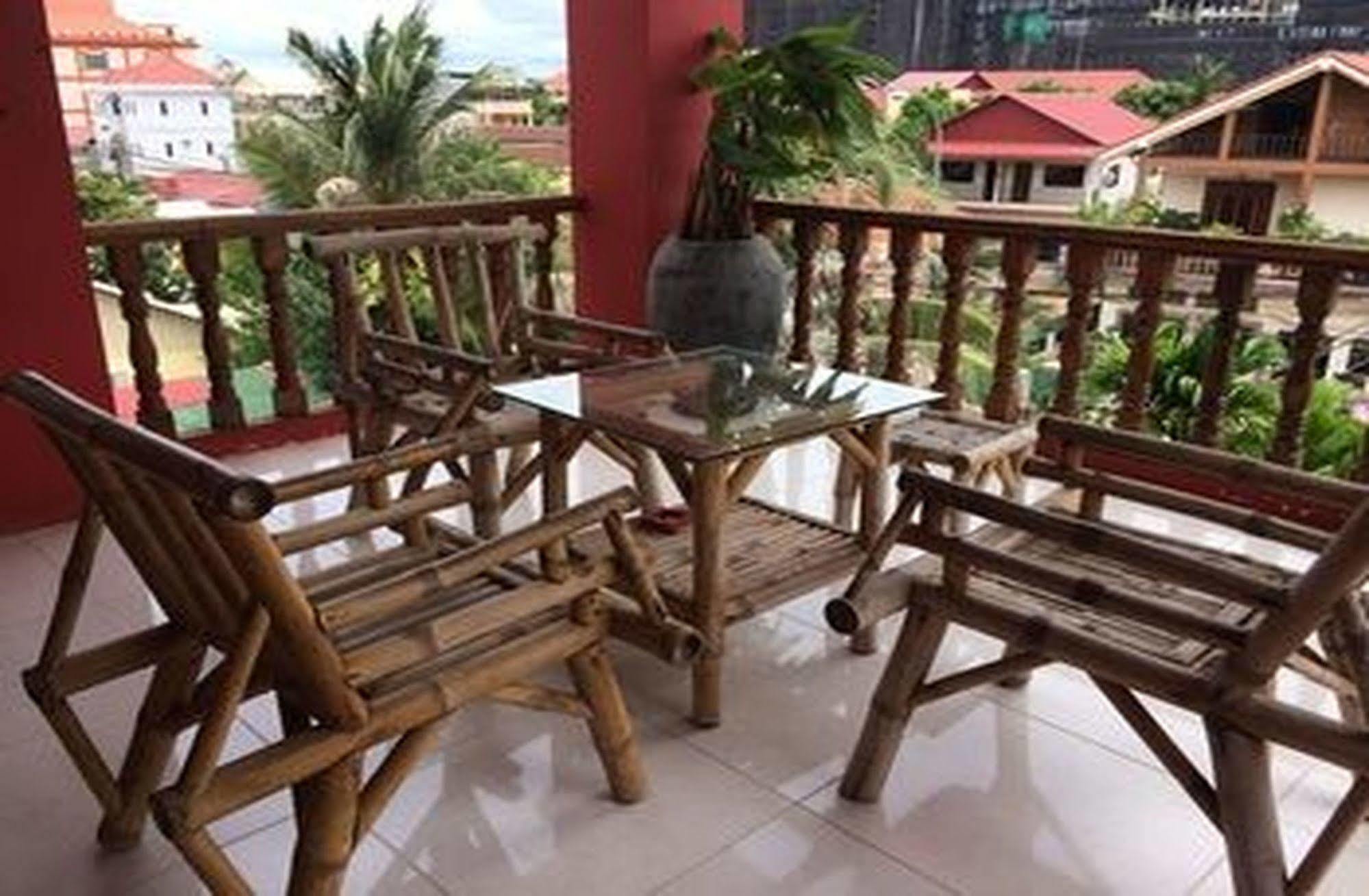 Side Walk Hotel Siem Reap Extérieur photo